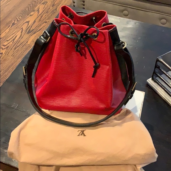 Louis Vuitton Handbags - Louis Vuitton petite Noe bag